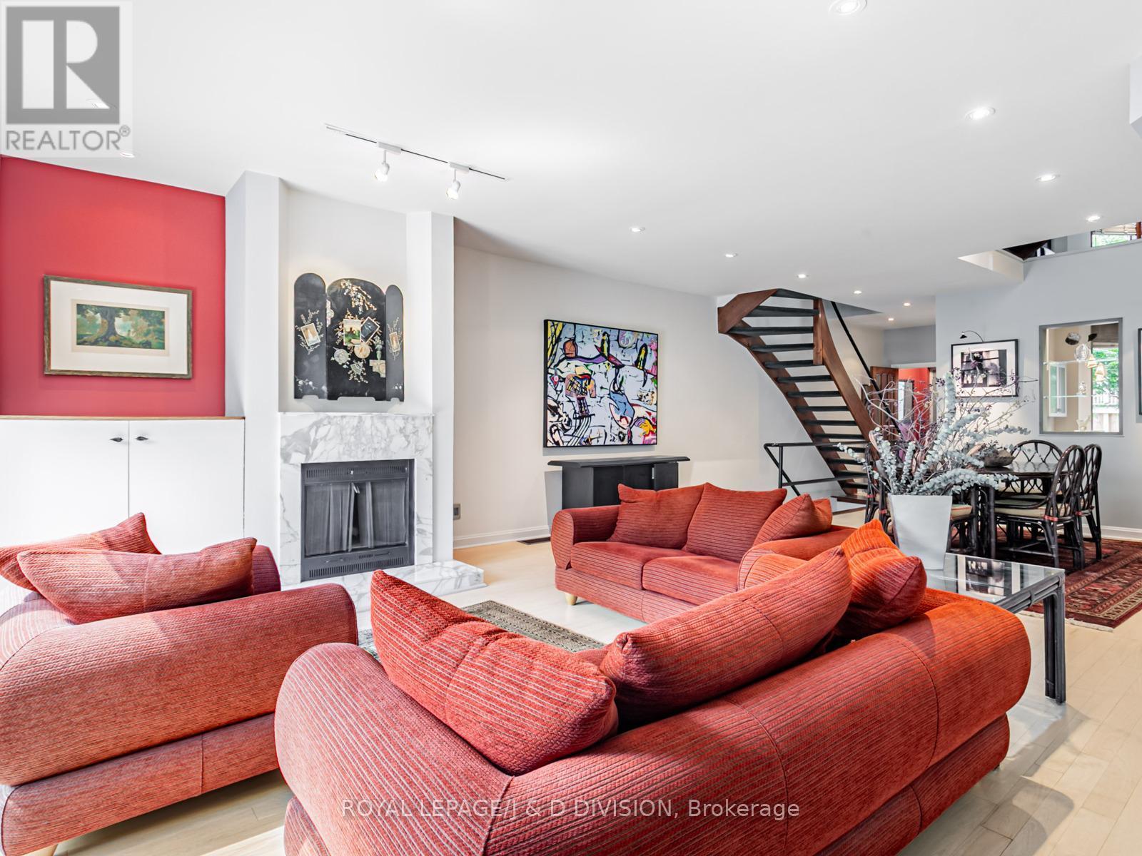 












55 CHICORA AVENUE

,
Toronto,




Ontario
M5R1T7

