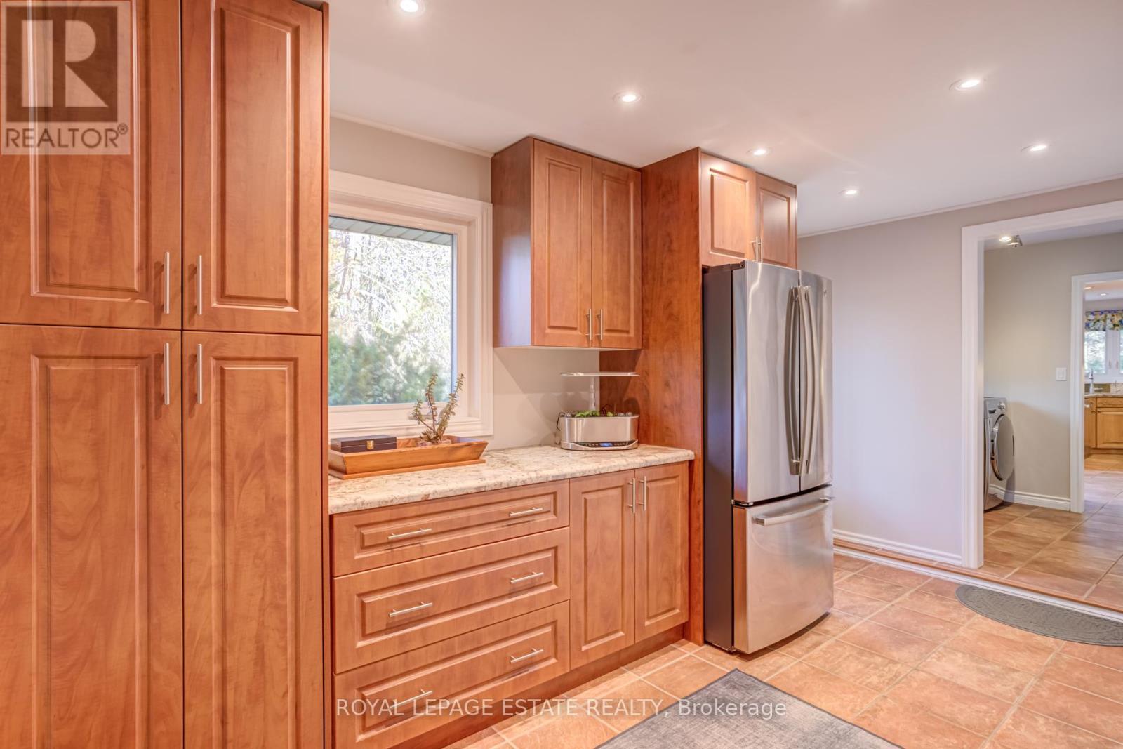 












65 WATCH HILL ROAD

,
King,




Ontario
L7B1K1

