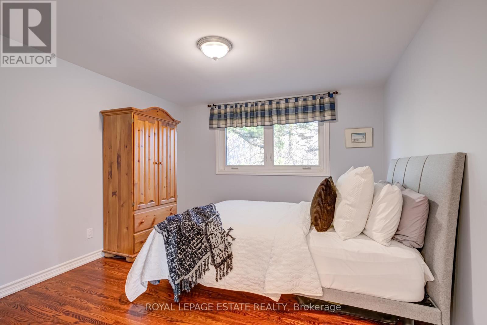 












65 WATCH HILL ROAD

,
King,




Ontario
L7B1K1

