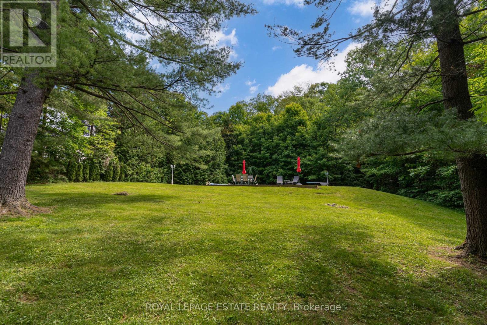 












65 WATCH HILL ROAD

,
King,




Ontario
L7B1K1

