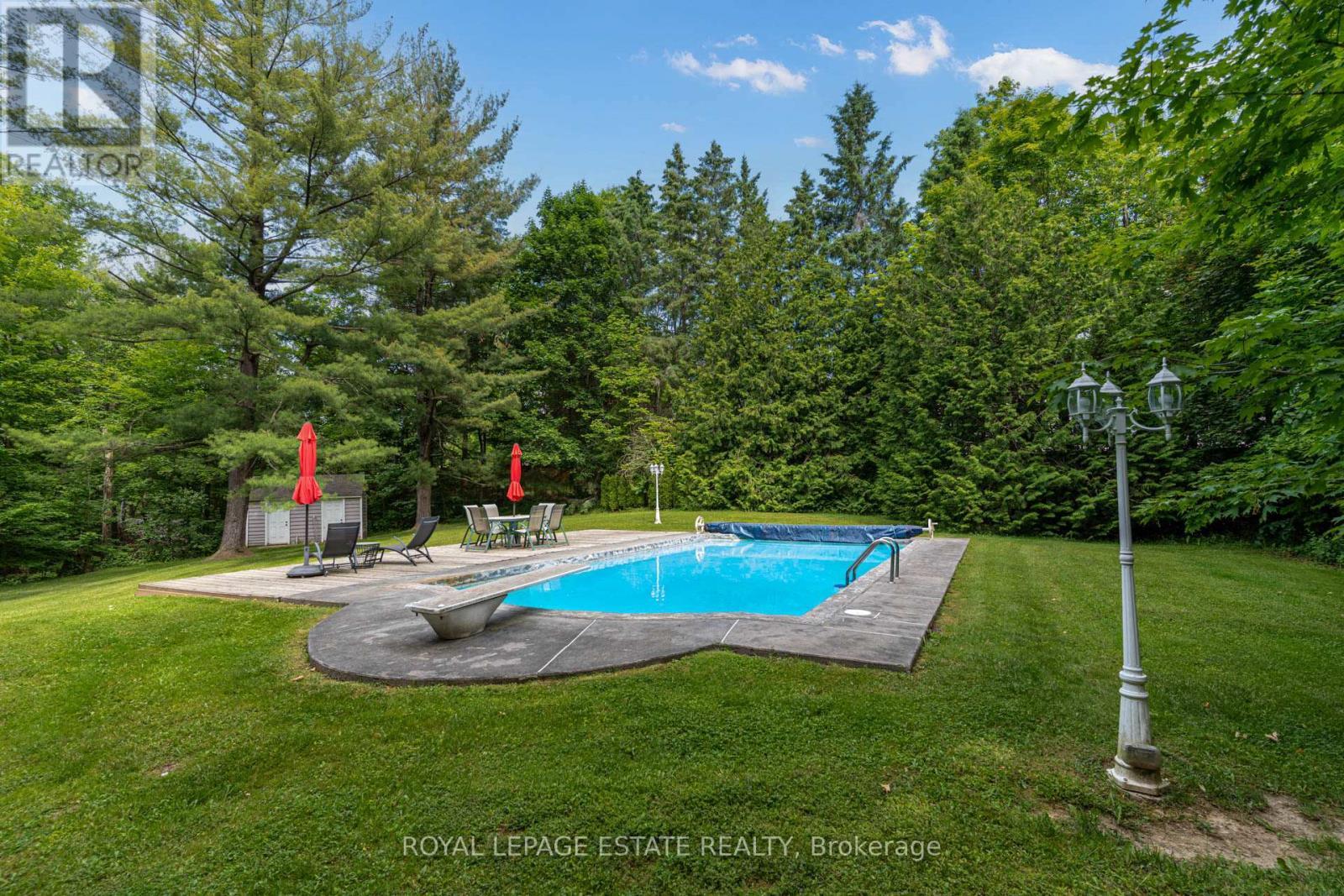 












65 WATCH HILL ROAD

,
King,




Ontario
L7B1K1

