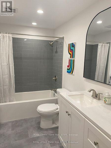 












8 BENSLEY DRIVE

,
Oro-Medonte,




Ontario
L3V6H1

