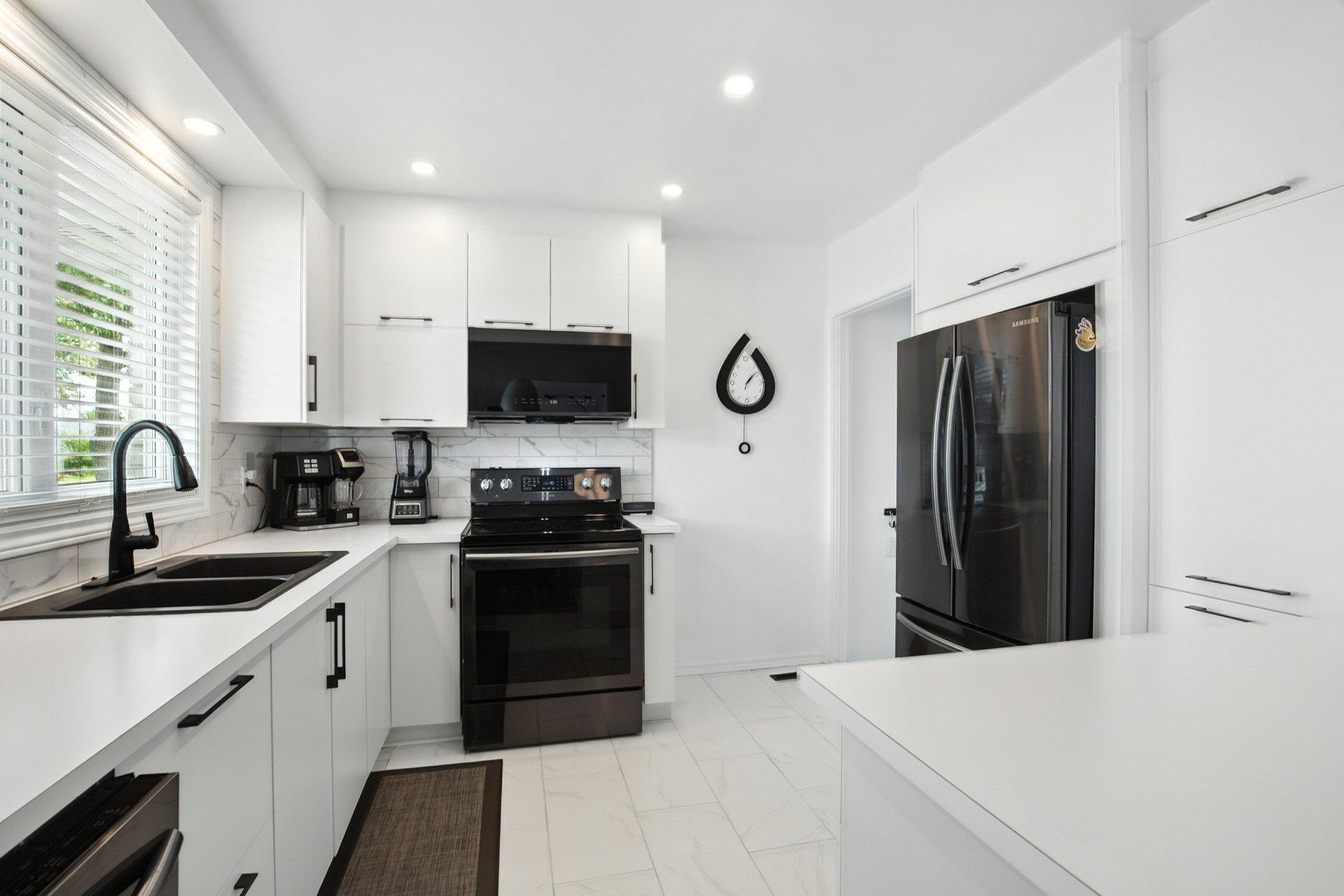 









392


Rue Gouin

,
Gatineau (Gatineau),




QC
J8P3J9

