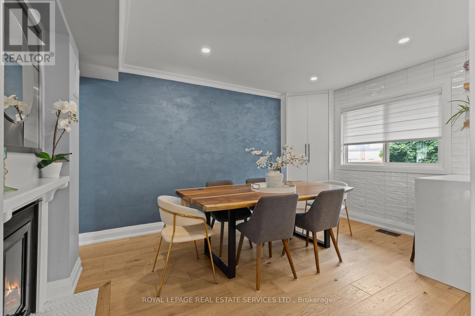 












5 - 2303 MARINE DRIVE

,
Oakville,




Ontario
L6L1C2

