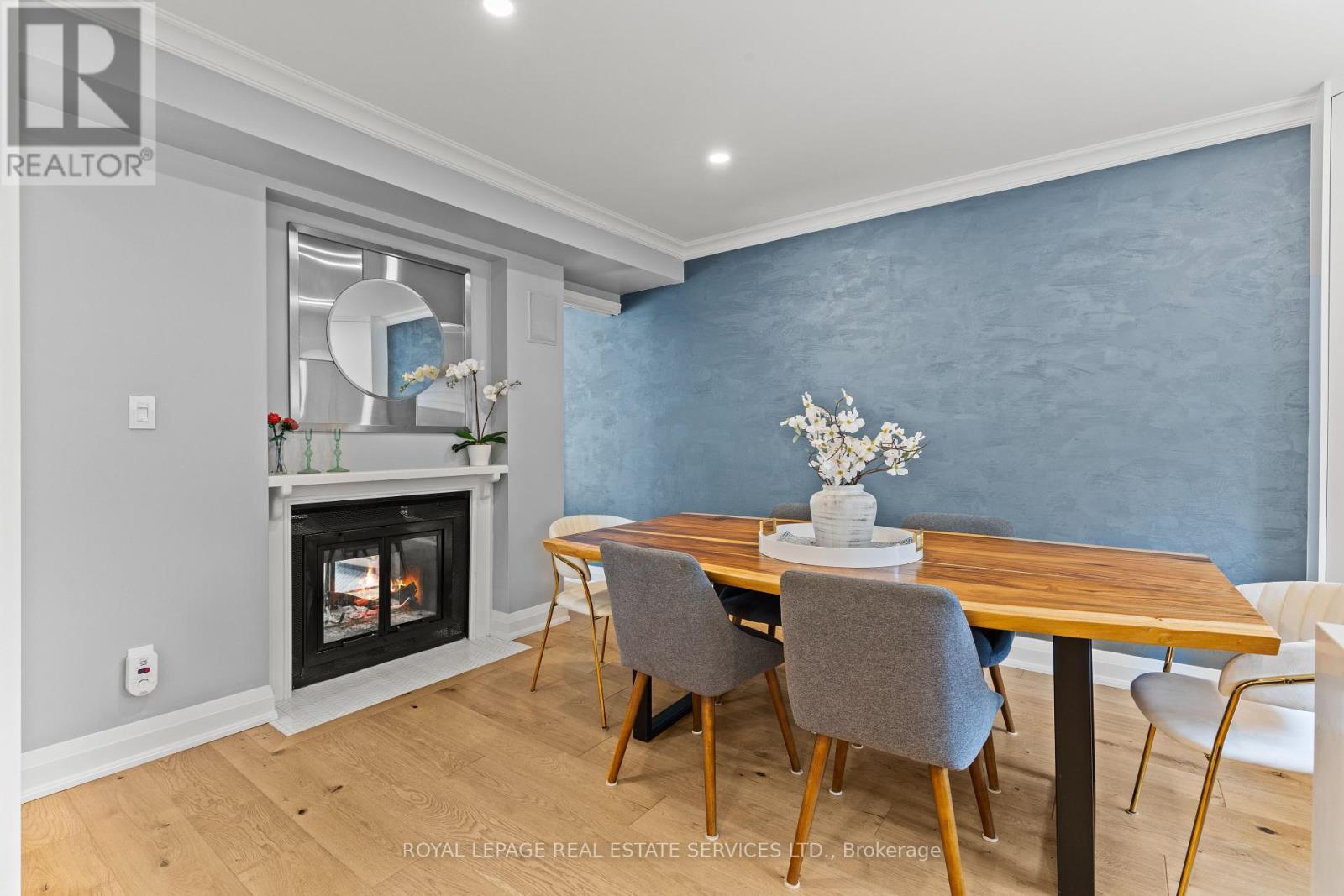 












5 - 2303 MARINE DRIVE

,
Oakville,




Ontario
L6L1C2

