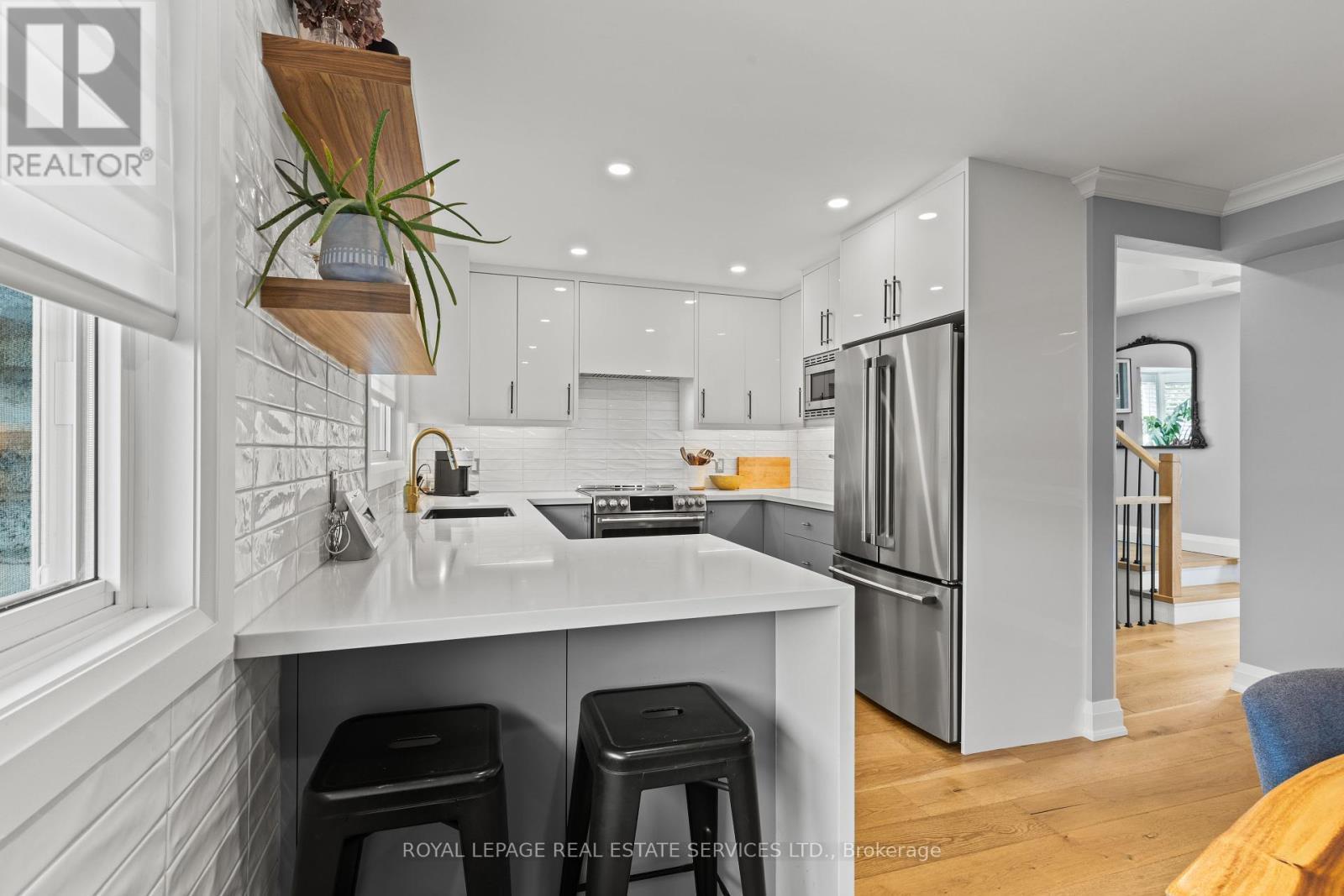 












5 - 2303 MARINE DRIVE

,
Oakville,




Ontario
L6L1C2

