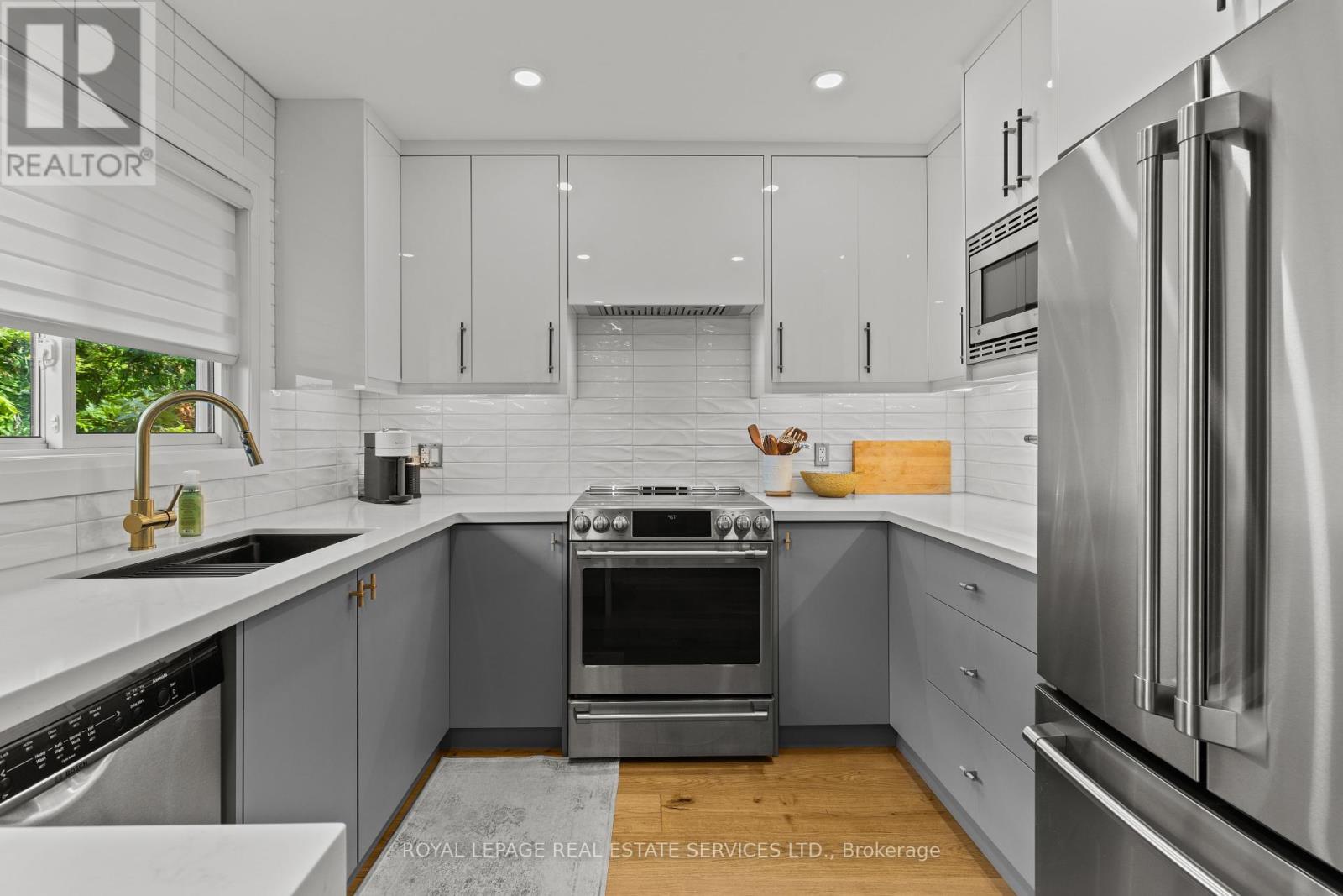 












5 - 2303 MARINE DRIVE

,
Oakville,




Ontario
L6L1C2

