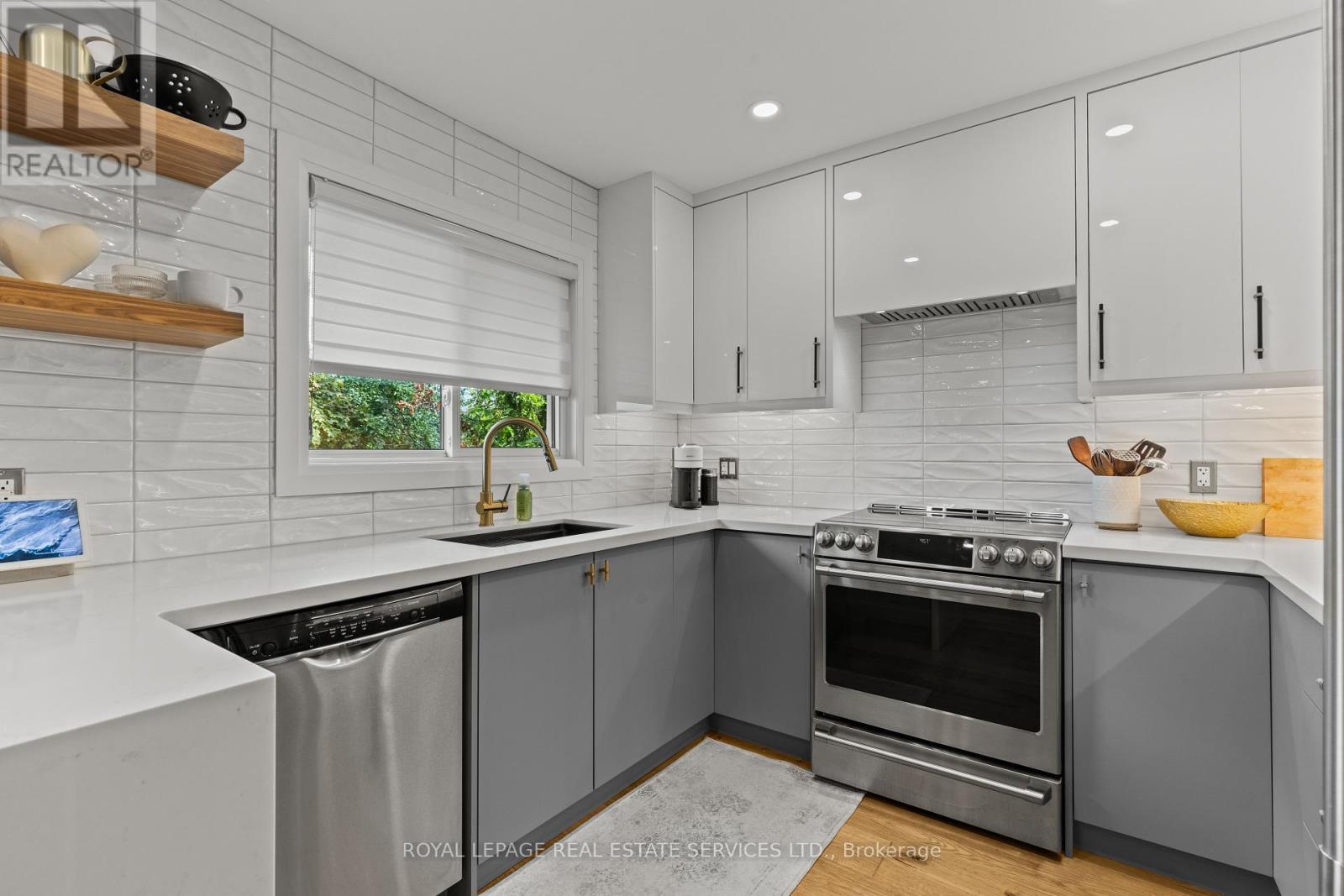 












5 - 2303 MARINE DRIVE

,
Oakville,




Ontario
L6L1C2

