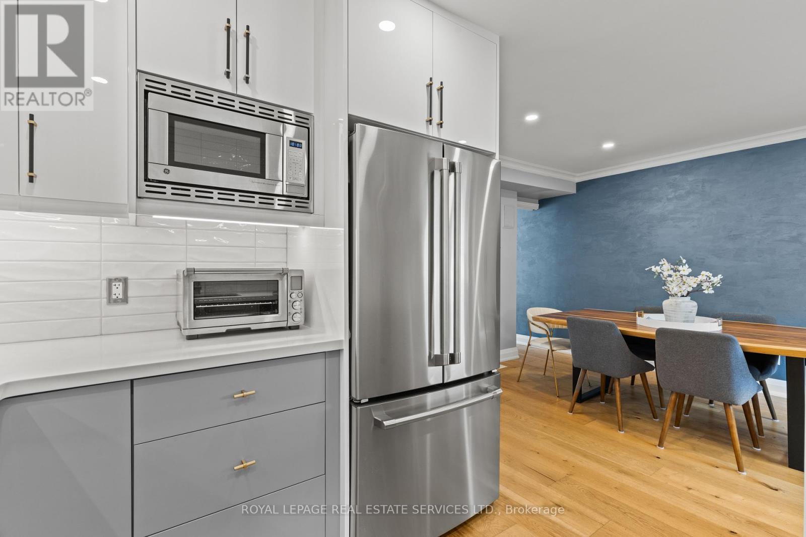 












5 - 2303 MARINE DRIVE

,
Oakville,




Ontario
L6L1C2

