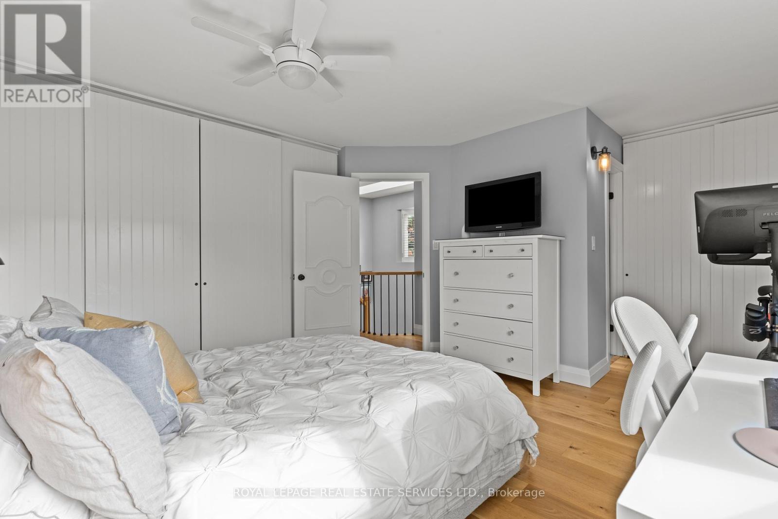 












5 - 2303 MARINE DRIVE

,
Oakville,




Ontario
L6L1C2

