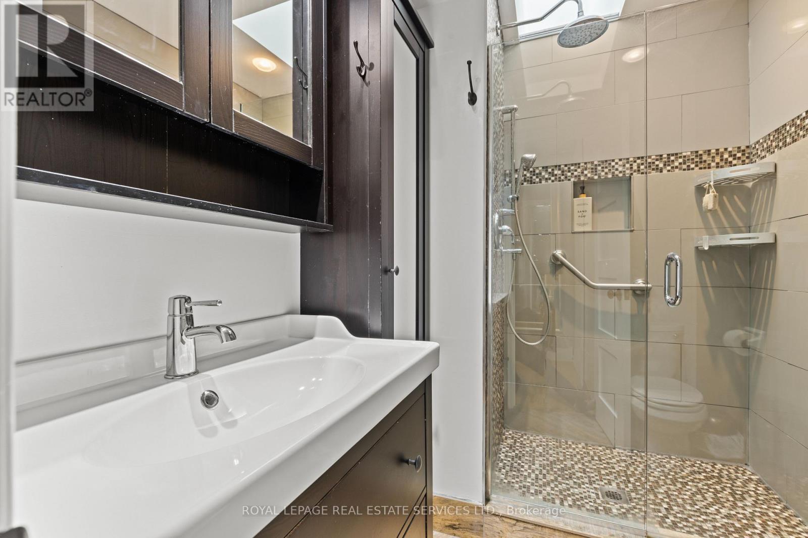 












5 - 2303 MARINE DRIVE

,
Oakville,




Ontario
L6L1C2

