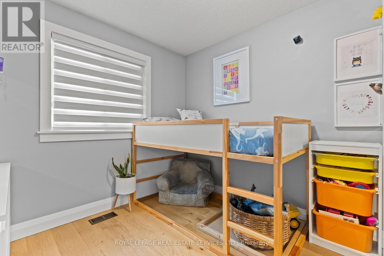 












5 - 2303 MARINE DRIVE

,
Oakville,




Ontario
L6L1C2

