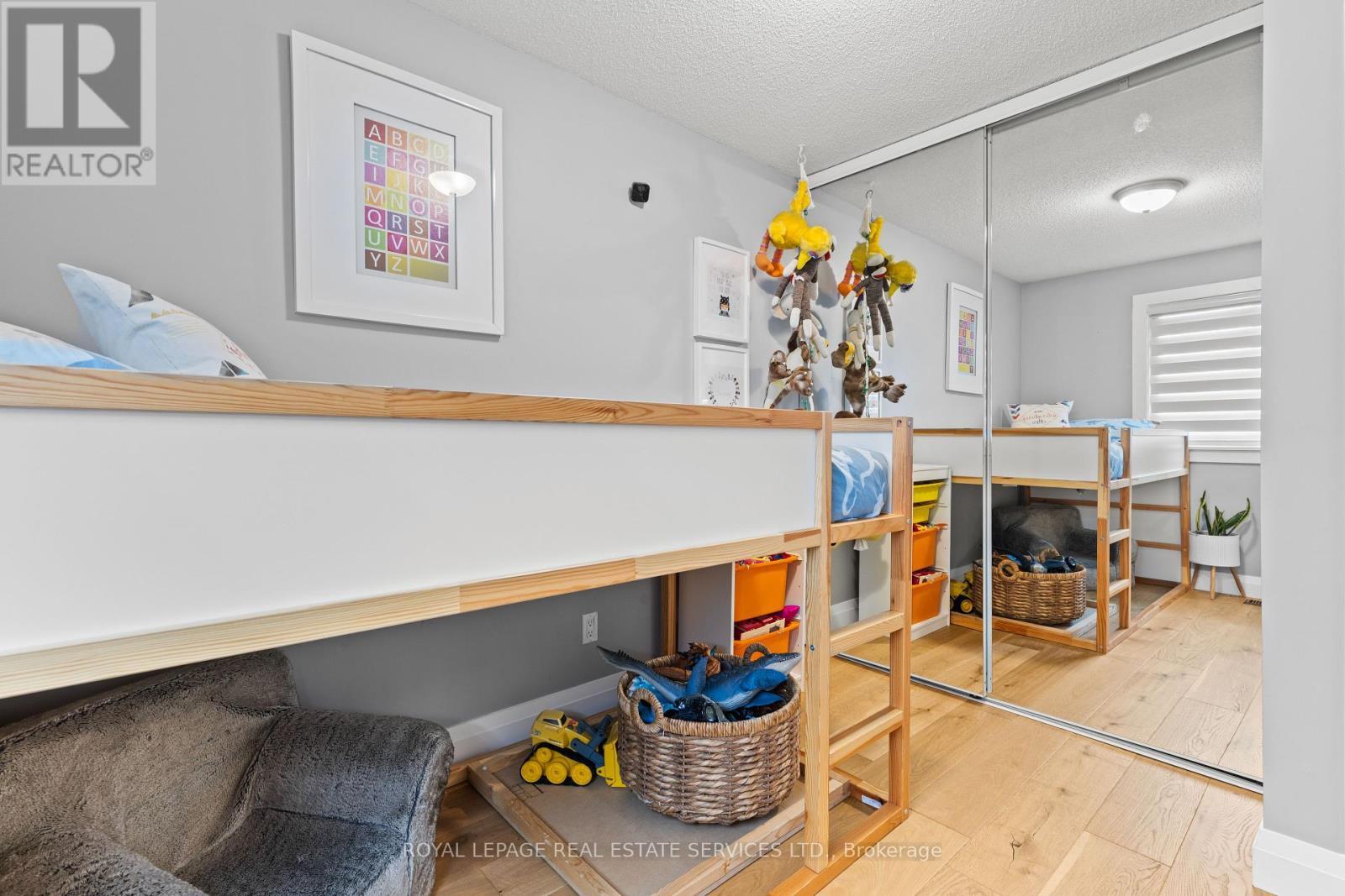 












5 - 2303 MARINE DRIVE

,
Oakville,




Ontario
L6L1C2

