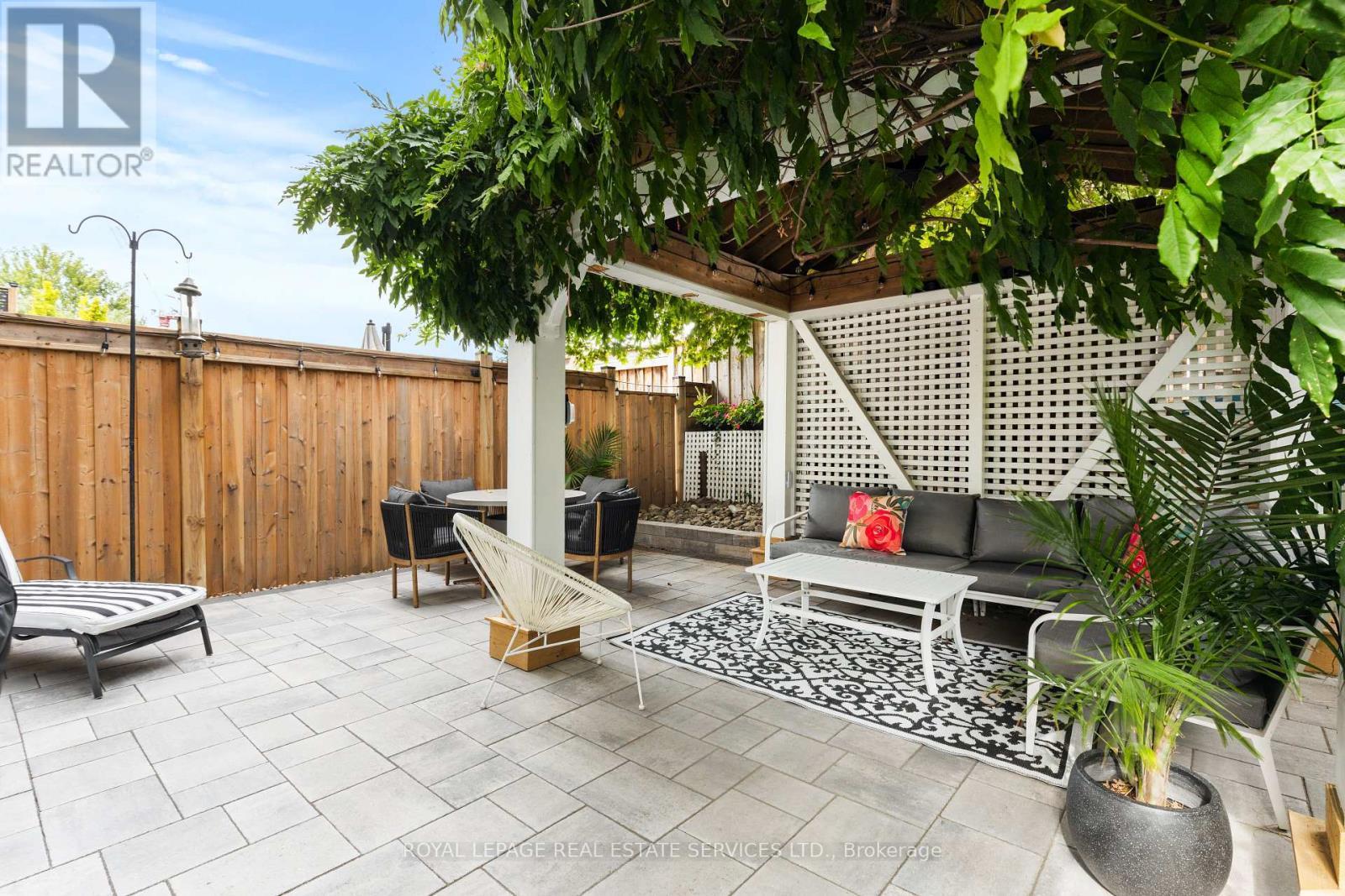 












5 - 2303 MARINE DRIVE

,
Oakville,




Ontario
L6L1C2

