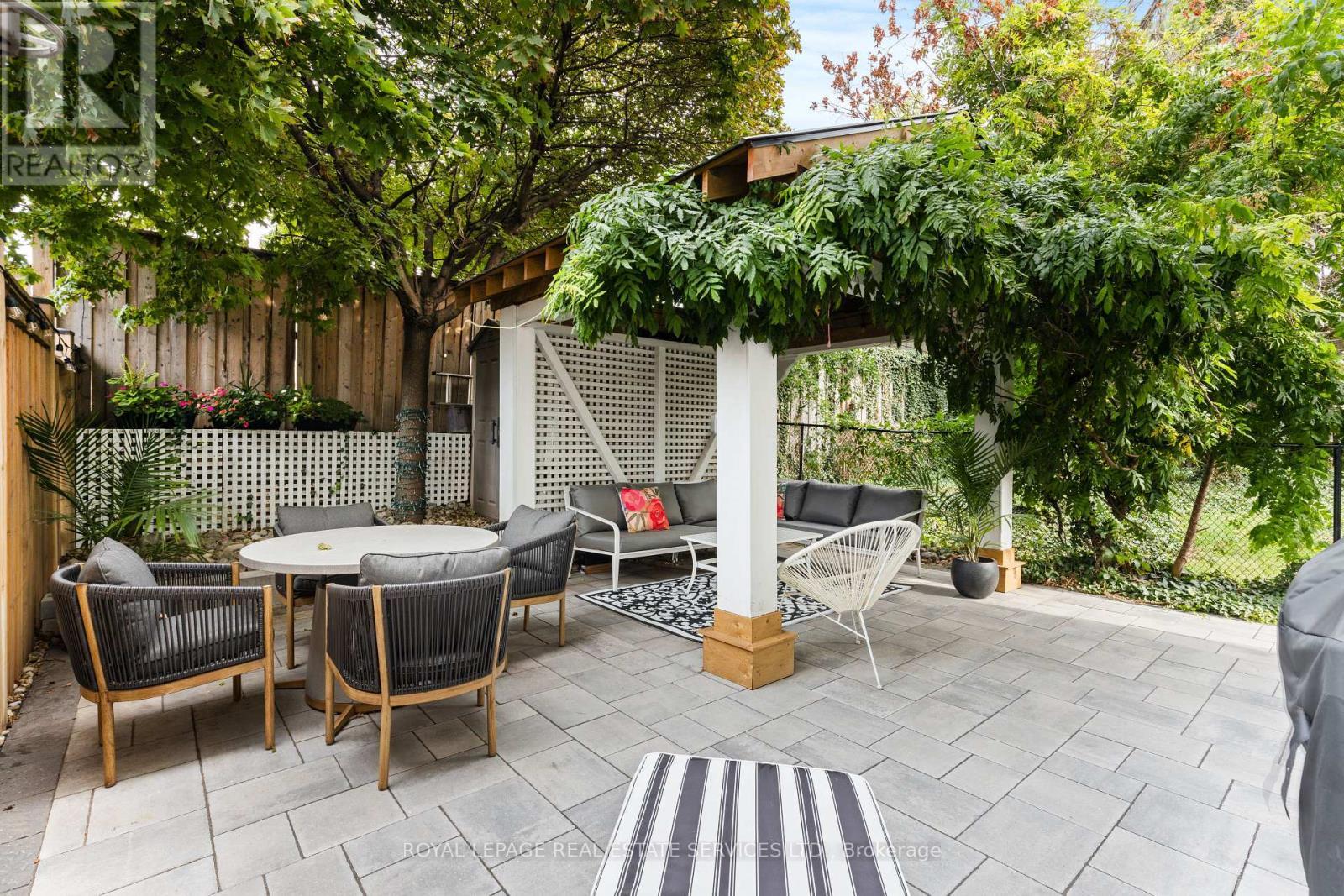 












5 - 2303 MARINE DRIVE

,
Oakville,




Ontario
L6L1C2

