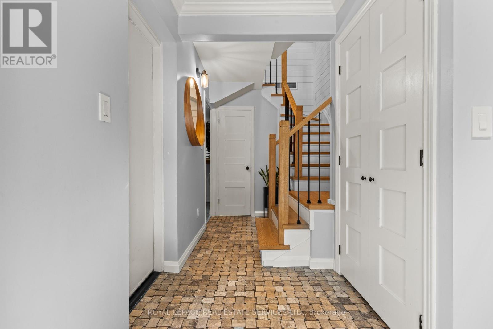 












5 - 2303 MARINE DRIVE

,
Oakville,




Ontario
L6L1C2

