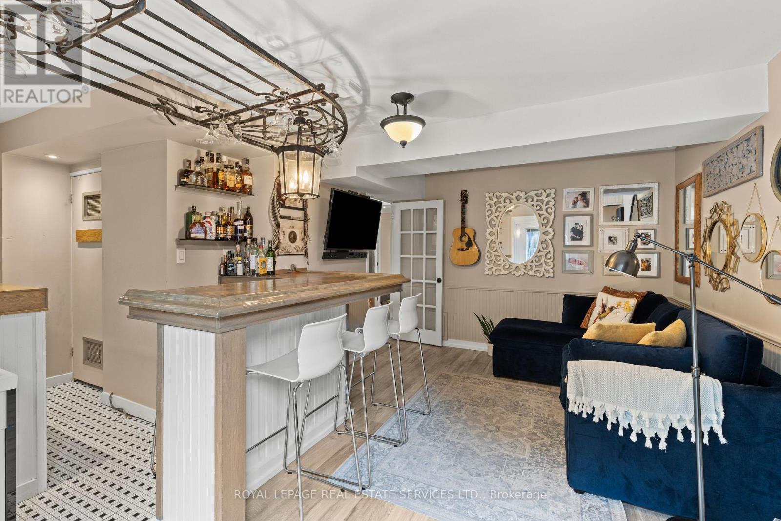 












5 - 2303 MARINE DRIVE

,
Oakville,




Ontario
L6L1C2

