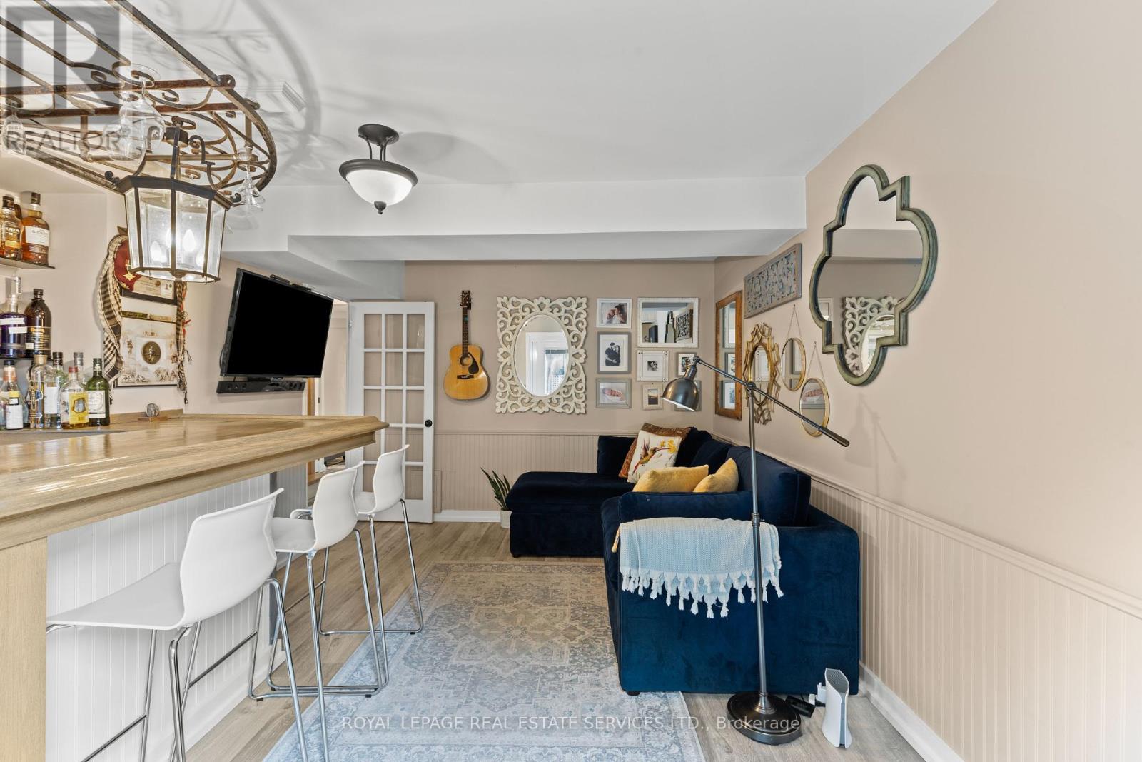 












5 - 2303 MARINE DRIVE

,
Oakville,




Ontario
L6L1C2

