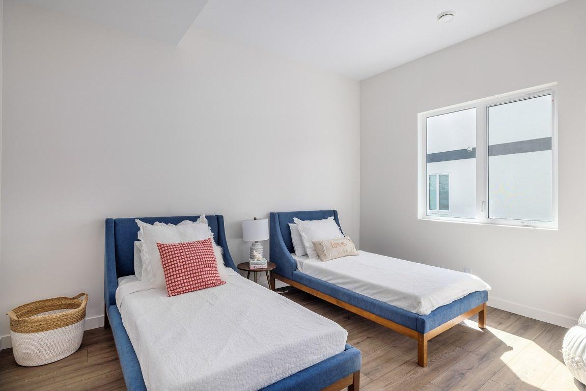 









10274


Beacon Hill

Drive,
Lake Country,




BC
V4V 0A9

