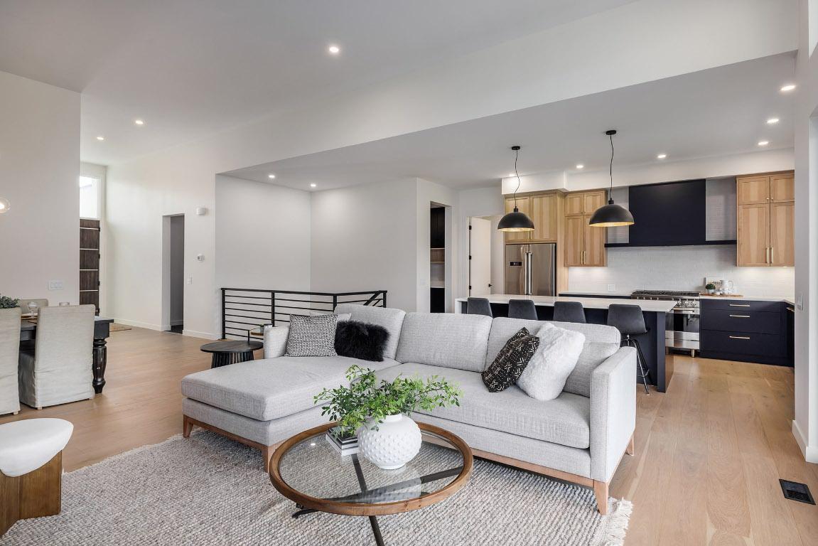 









10274


Beacon Hill

Drive,
Lake Country,




BC
V4V 0A9

