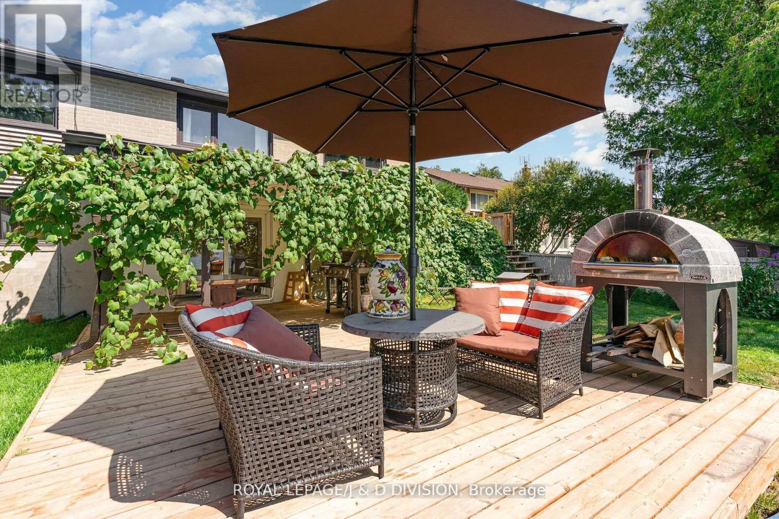 












695 STONE STREET

,
Oshawa,




Ontario
L1J1A4

