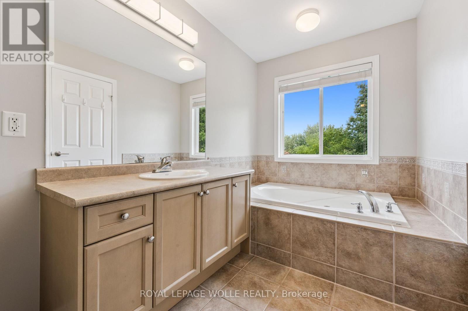 












9 - 28 DOON MILLS DRIVE

,
Kitchener,




Ontario
N2P2W9

