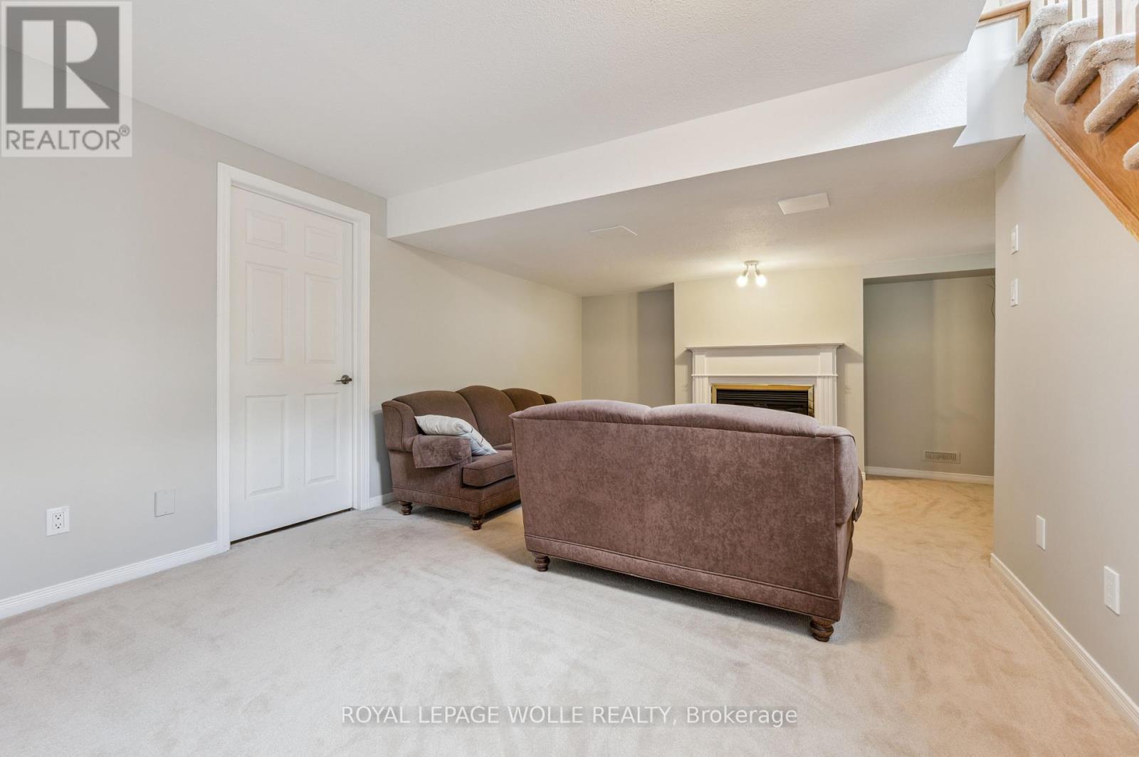 












9 - 28 DOON MILLS DRIVE

,
Kitchener,




Ontario
N2P2W9

