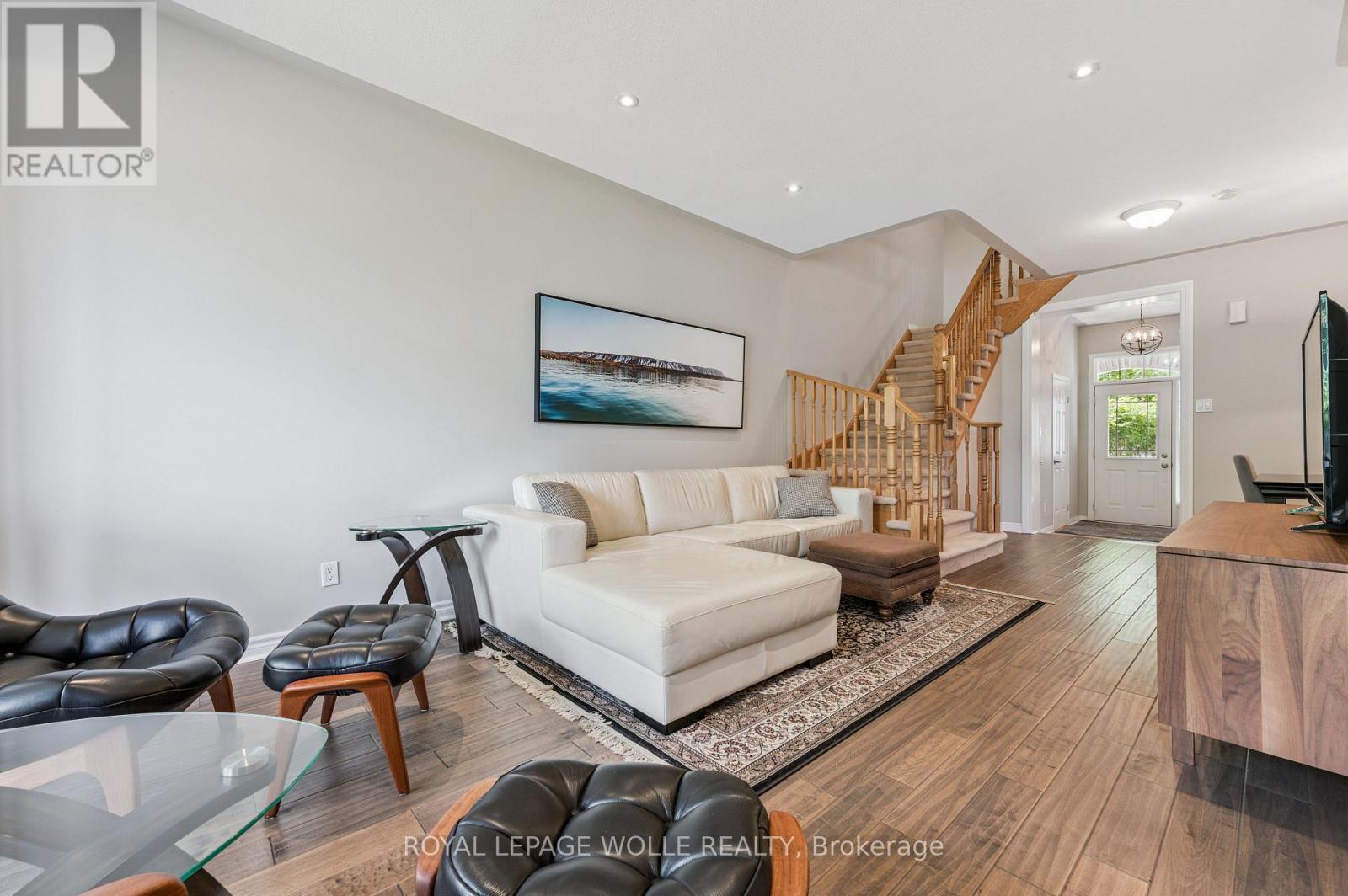 












9 - 28 DOON MILLS DRIVE

,
Kitchener,




Ontario
N2P2W9

