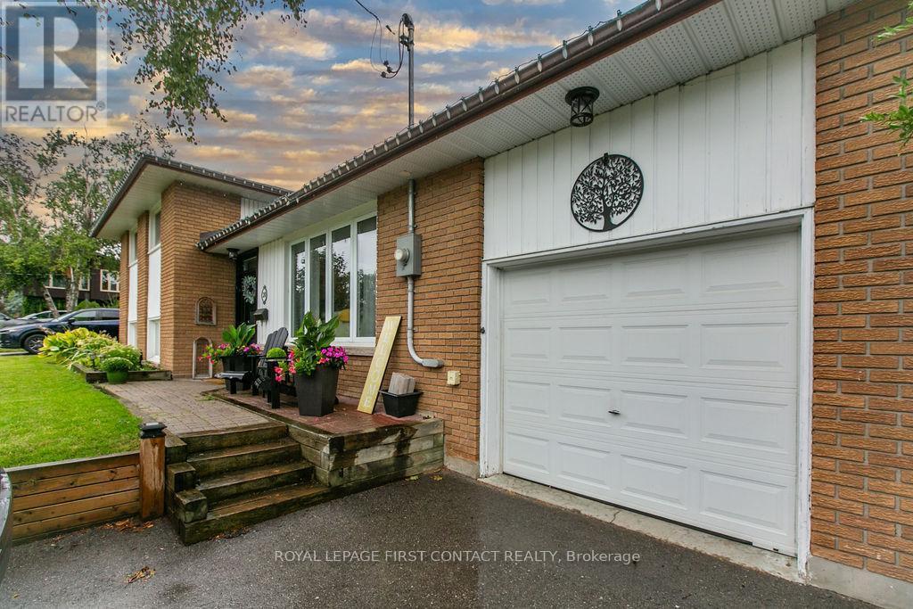 












20 OTTAWAY AVENUE

,
Barrie,




Ontario
L4M2W7

