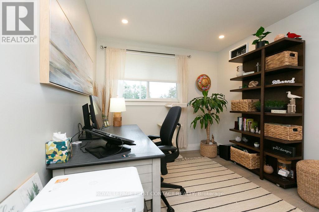 












20 OTTAWAY AVENUE

,
Barrie,




Ontario
L4M2W7

