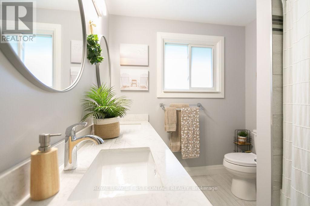 












20 OTTAWAY AVENUE

,
Barrie,




Ontario
L4M2W7

