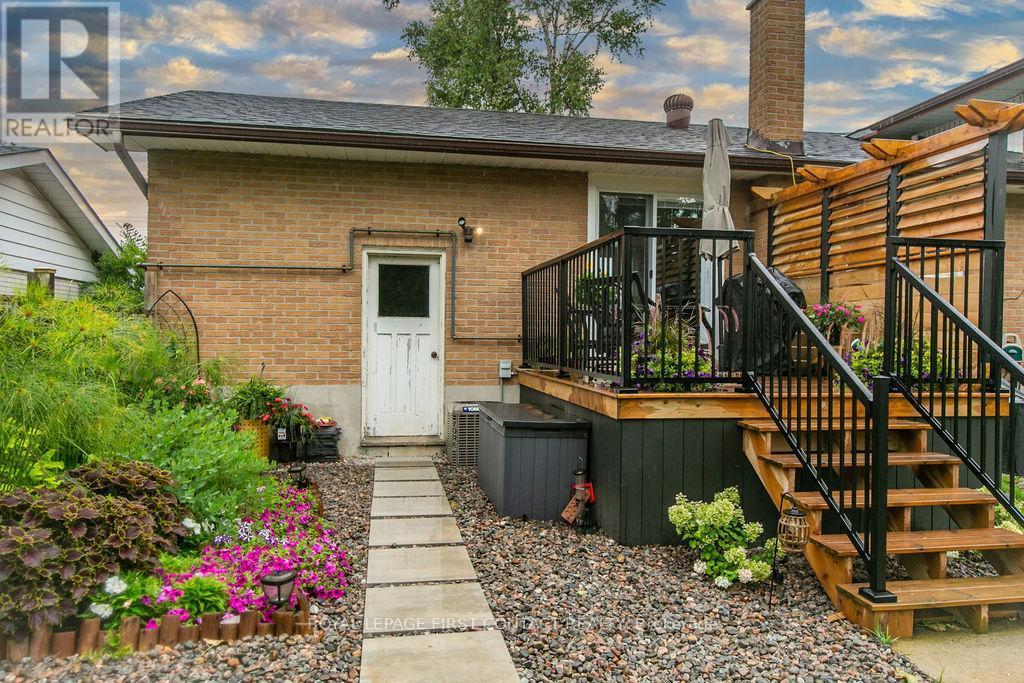 












20 OTTAWAY AVENUE

,
Barrie,




Ontario
L4M2W7

