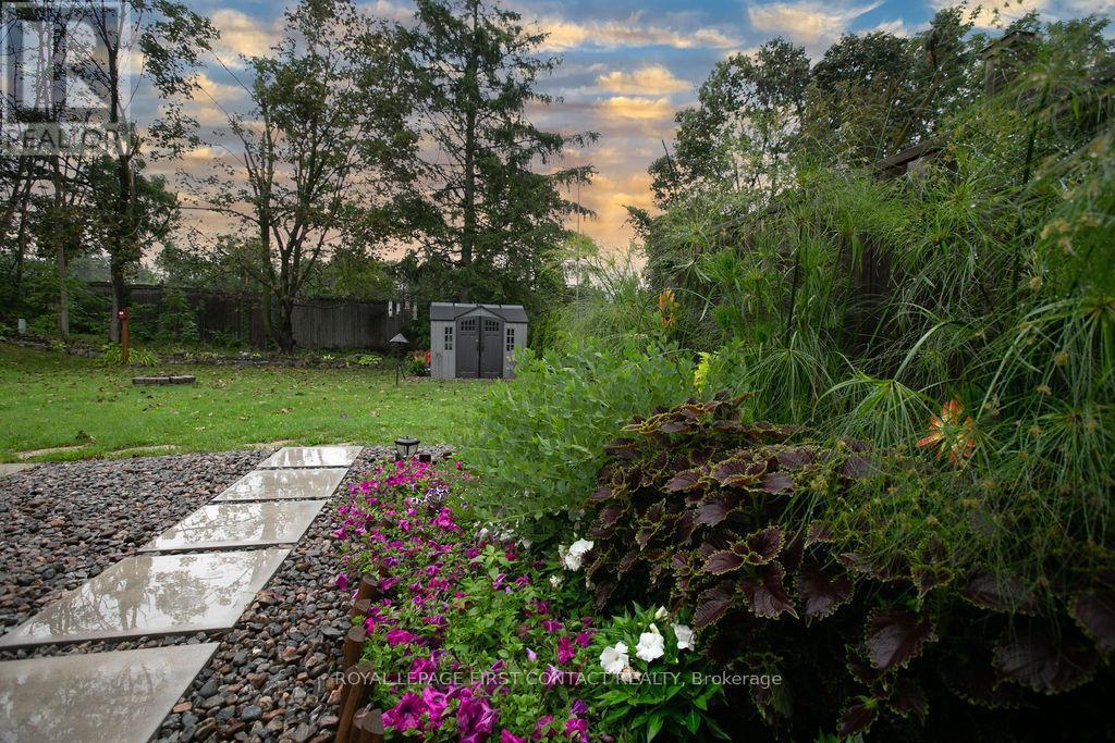 












20 OTTAWAY AVENUE

,
Barrie,




Ontario
L4M2W7

