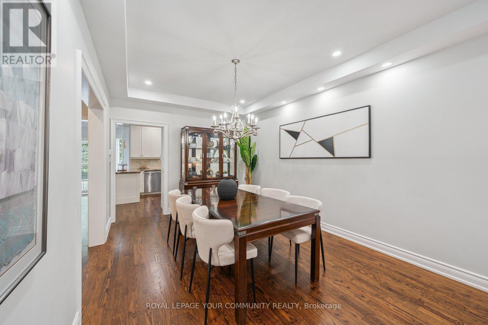 












92 MULHOLLAND DRIVE

,
Vaughan,




Ontario
L4J7T8

