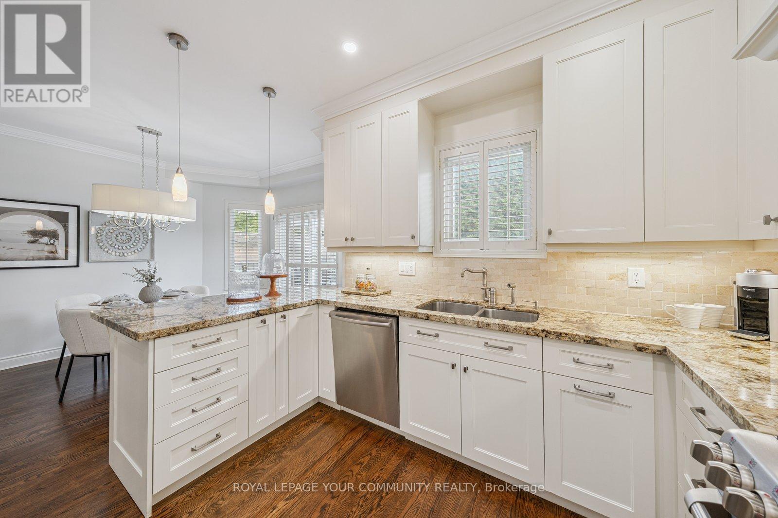 












92 MULHOLLAND DRIVE

,
Vaughan,




Ontario
L4J7T8

