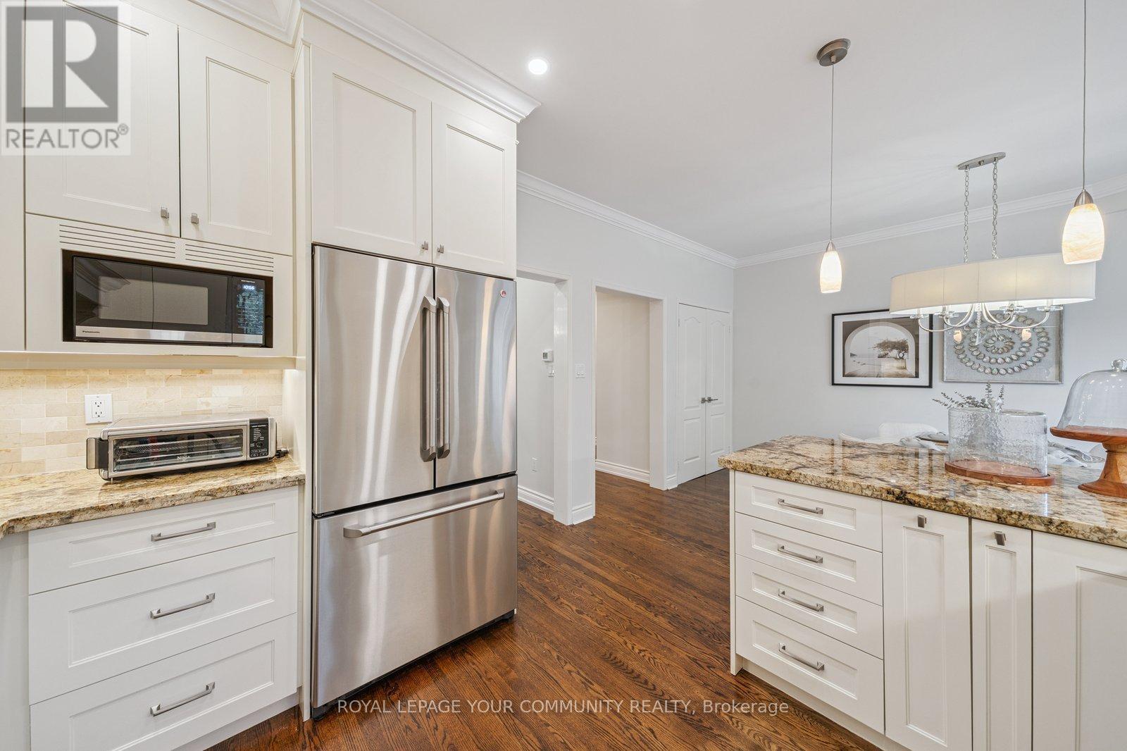 












92 MULHOLLAND DRIVE

,
Vaughan,




Ontario
L4J7T8


