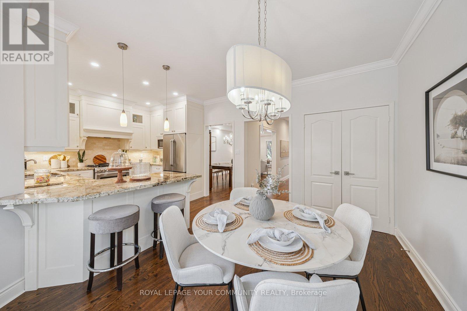 












92 MULHOLLAND DRIVE

,
Vaughan,




Ontario
L4J7T8

