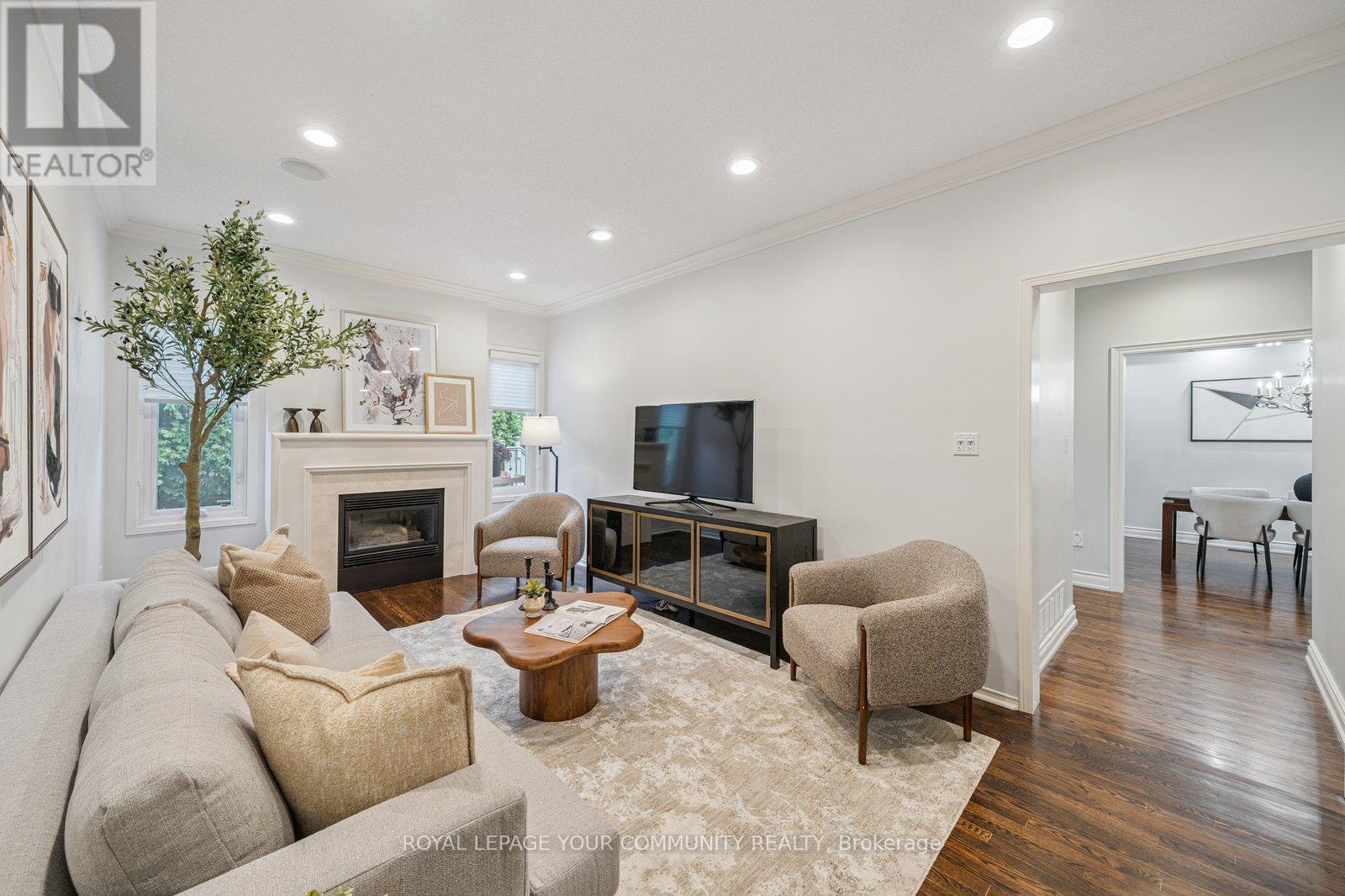 












92 MULHOLLAND DRIVE

,
Vaughan,




Ontario
L4J7T8

