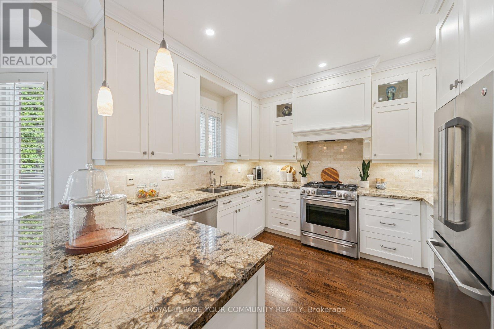 












92 MULHOLLAND DRIVE

,
Vaughan,




Ontario
L4J7T8

