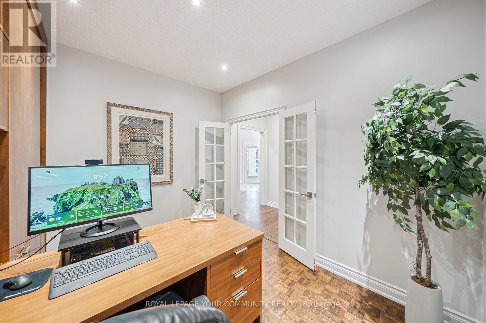 












92 MULHOLLAND DRIVE

,
Vaughan,




Ontario
L4J7T8

