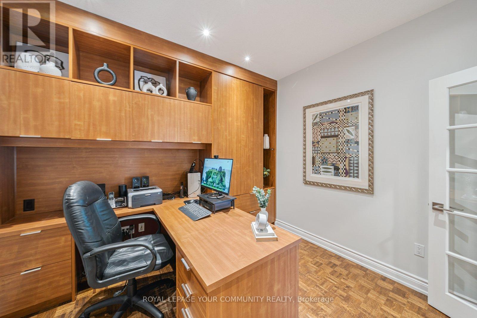 












92 MULHOLLAND DRIVE

,
Vaughan,




Ontario
L4J7T8


