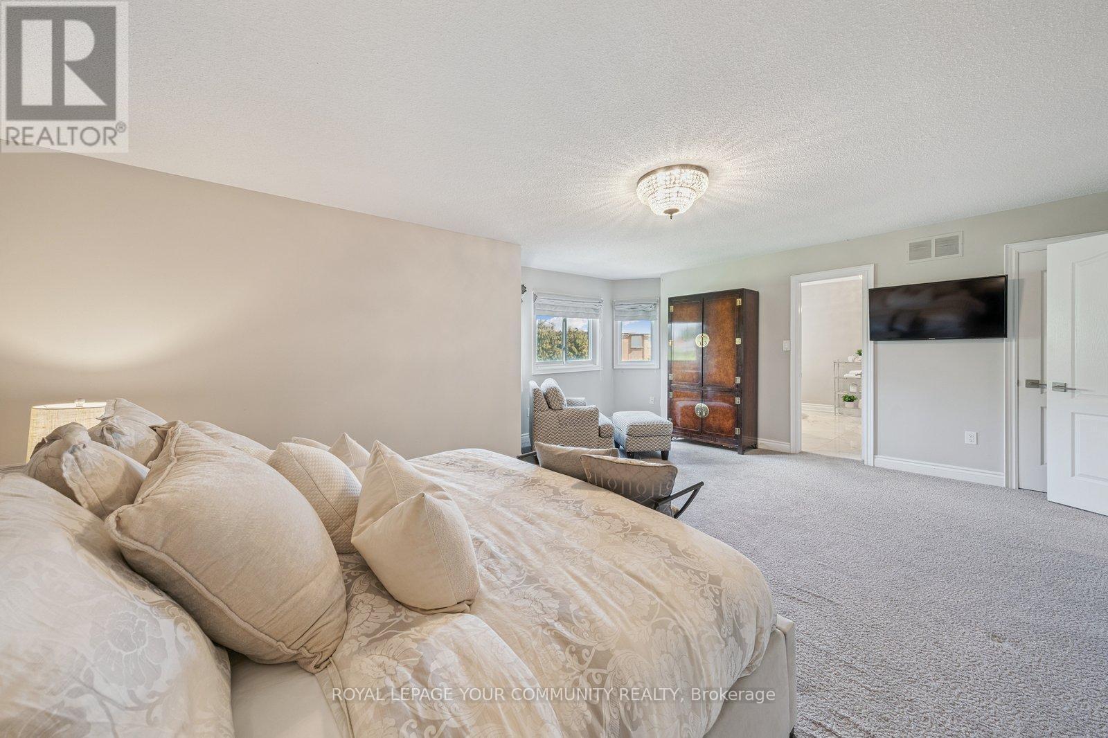 












92 MULHOLLAND DRIVE

,
Vaughan,




Ontario
L4J7T8

