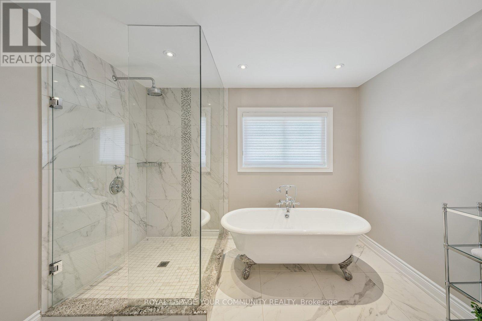 












92 MULHOLLAND DRIVE

,
Vaughan,




Ontario
L4J7T8

