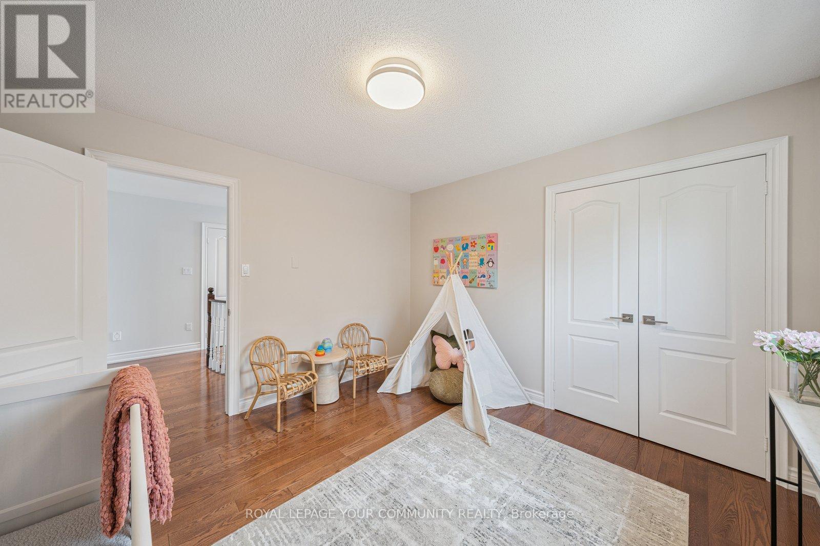 












92 MULHOLLAND DRIVE

,
Vaughan,




Ontario
L4J7T8

