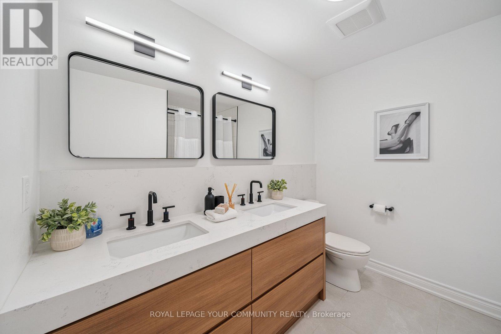 












92 MULHOLLAND DRIVE

,
Vaughan,




Ontario
L4J7T8

