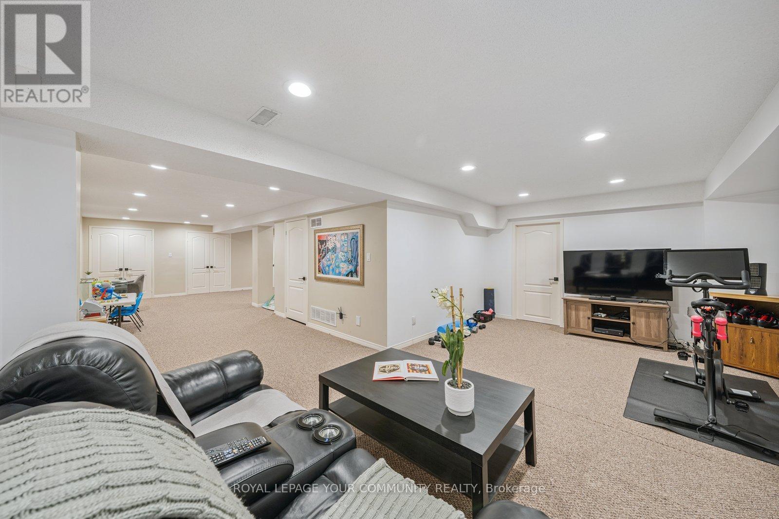 












92 MULHOLLAND DRIVE

,
Vaughan,




Ontario
L4J7T8

