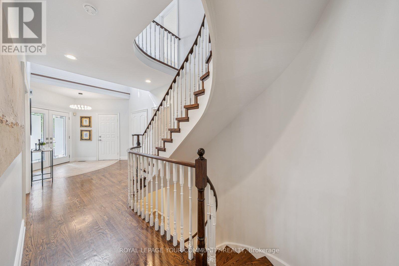












92 MULHOLLAND DRIVE

,
Vaughan,




Ontario
L4J7T8

