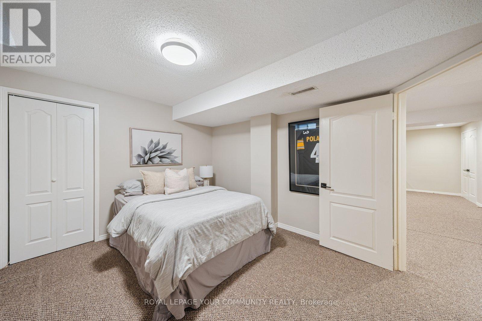 












92 MULHOLLAND DRIVE

,
Vaughan,




Ontario
L4J7T8

