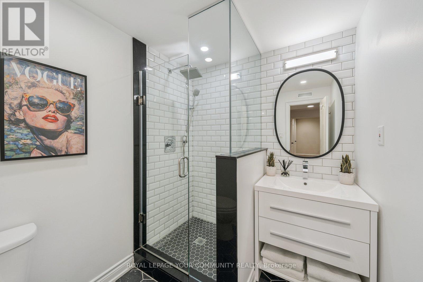 












92 MULHOLLAND DRIVE

,
Vaughan,




Ontario
L4J7T8


