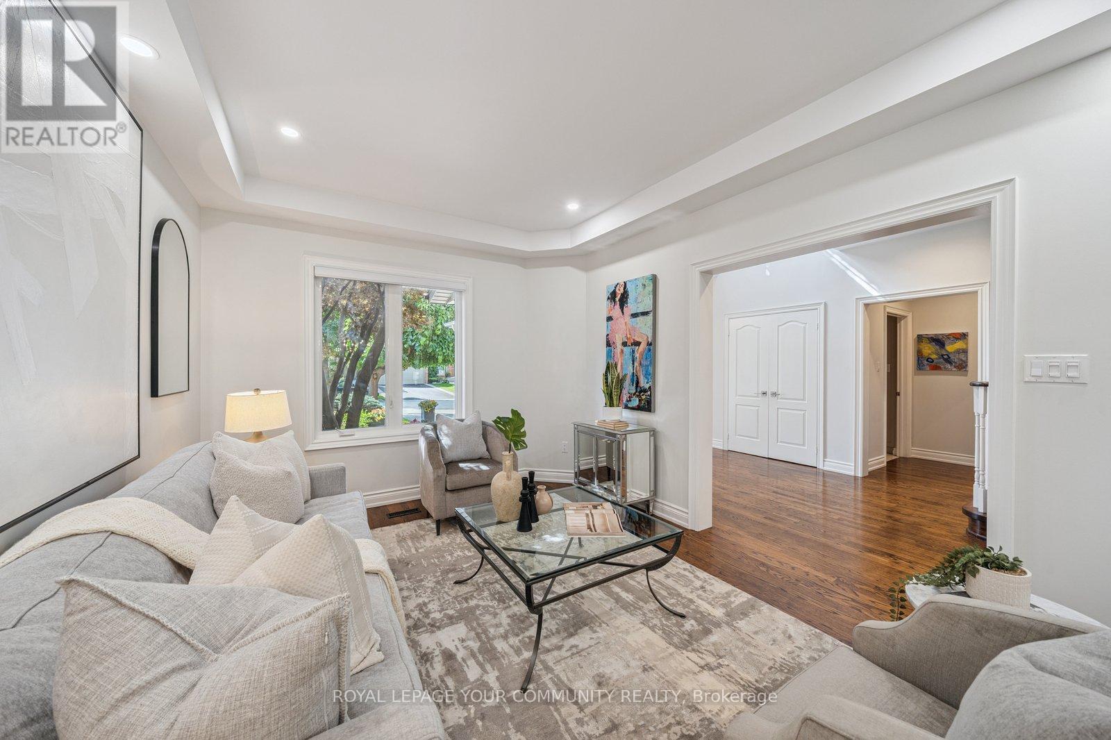 












92 MULHOLLAND DRIVE

,
Vaughan,




Ontario
L4J7T8

